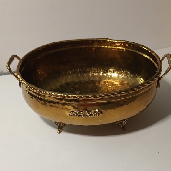 Solid Brass Lacquered Footed Bowl Or Planter. Beautiful Piece - Picture 6 of 9